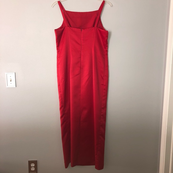 Beautiful Dress! - Picture 4 of 7